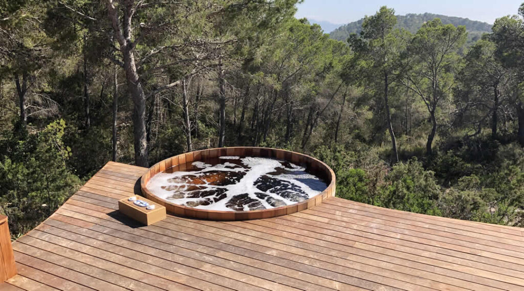 Yoga deck with a Northern Lights hot tub in Ibiza